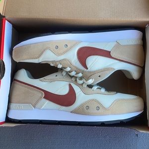 Nike Venture Runner